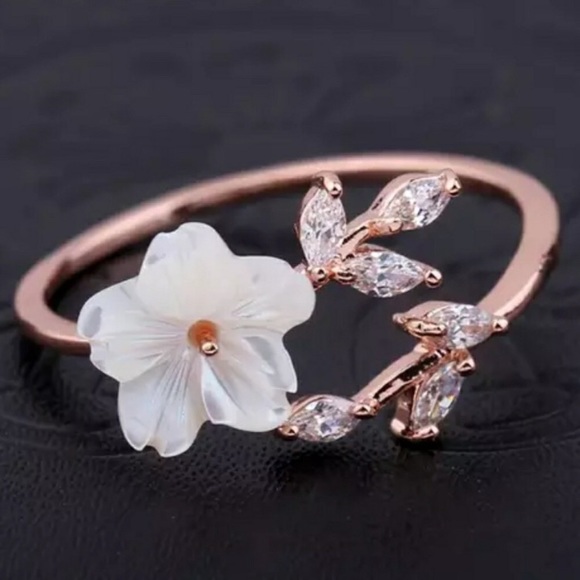 New “Rose Gold Flower Marquise Ring - Picture 3 of 4